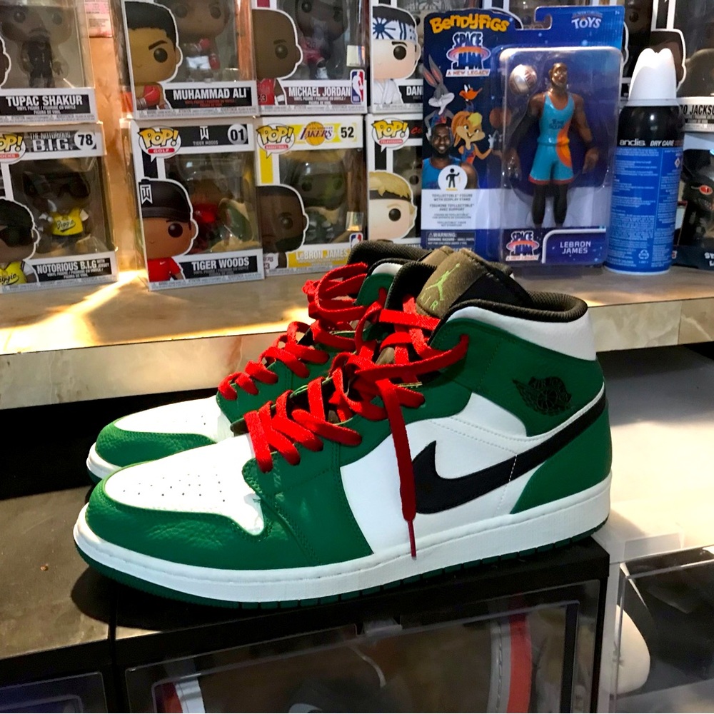 Jordan 1Mid Pine Green..size 14..color: Green White